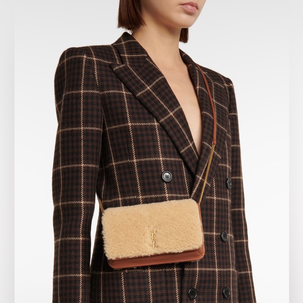 Saint Laurent Monogram shearling-paneled wallet on chain - Picture 2 of 12